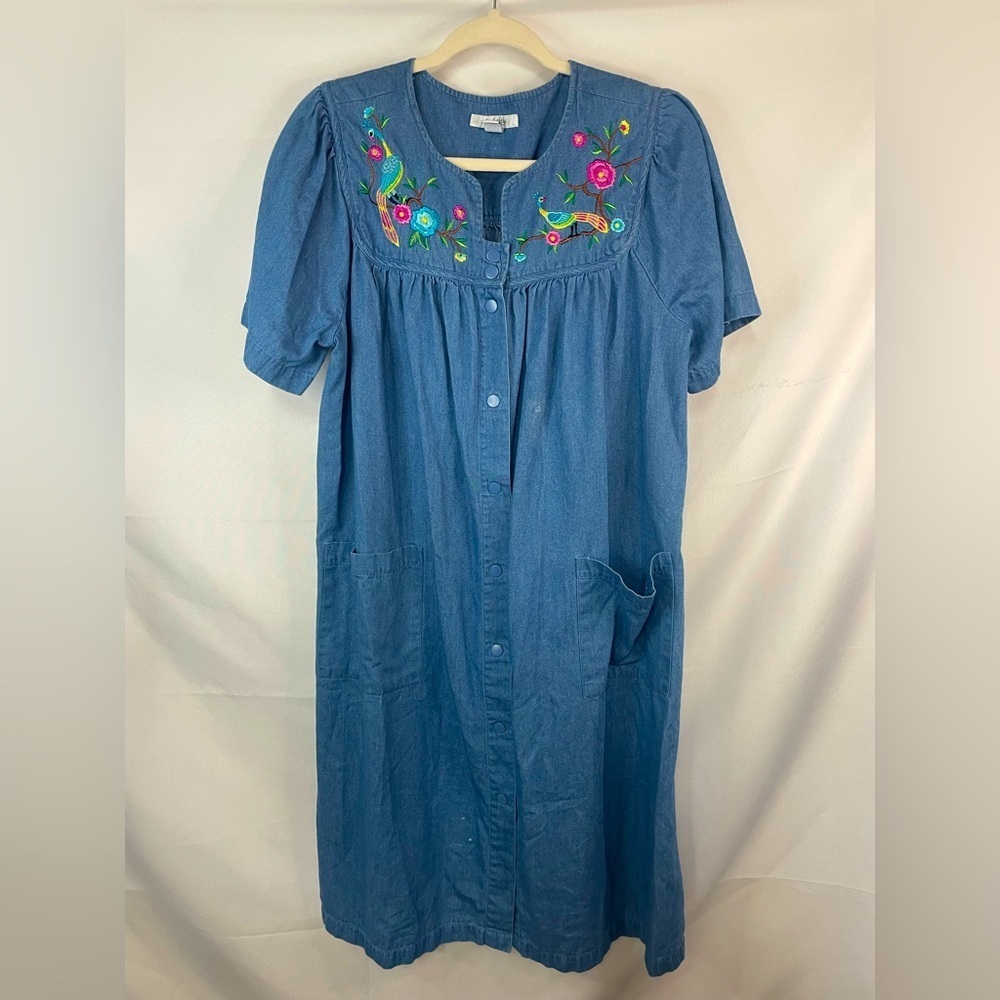 Go Softly house robe with adorable embroidery! 100% cotton and size medium.